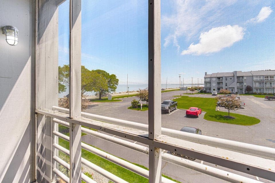 1 Mi to Ferry: Port Clinton Condo w/ Beach View! House in Port Clinton