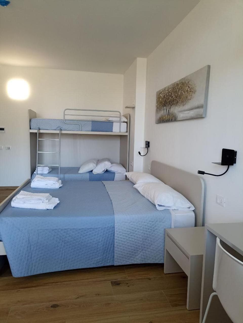 Bed, TV and multimedia, towels