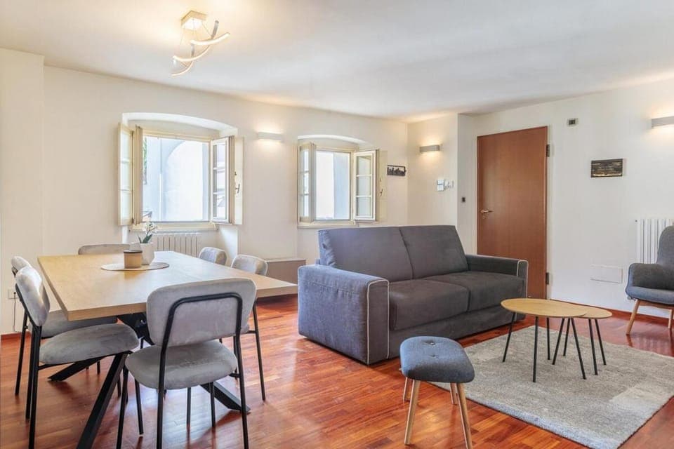 Living room, Seating area, Dining area