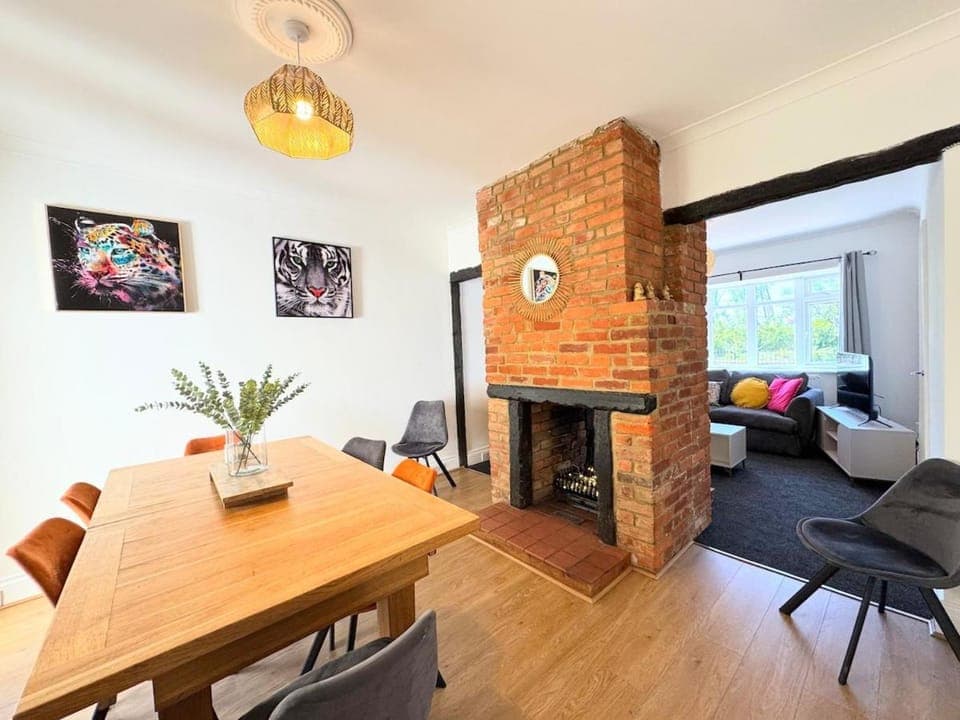 Seating area, Dining area