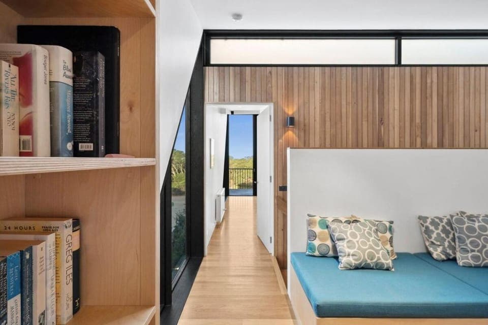 Library, Living room, Seating area