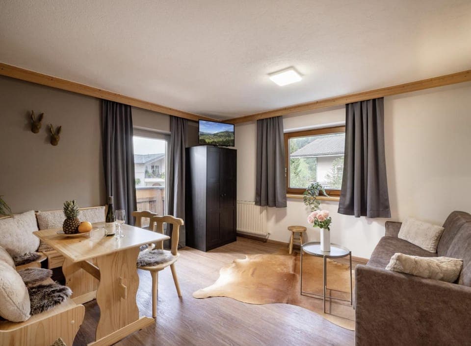 Living room, Seating area, Dining area