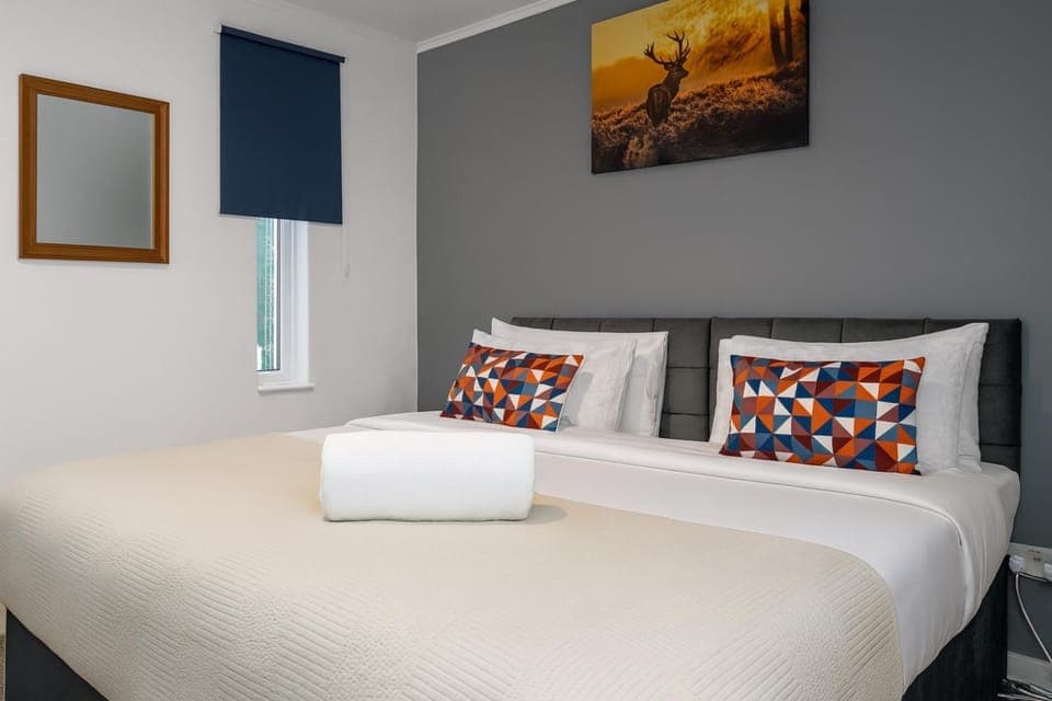 Bed, Photo of the whole room, Bedroom