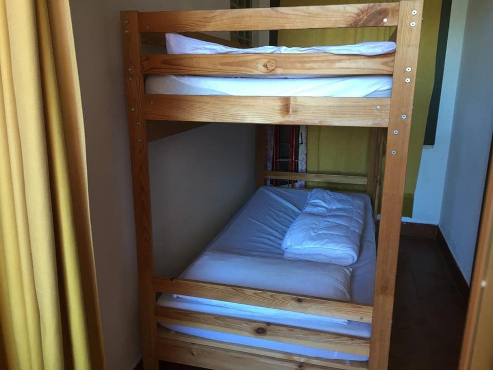 Bedroom, bunk bed