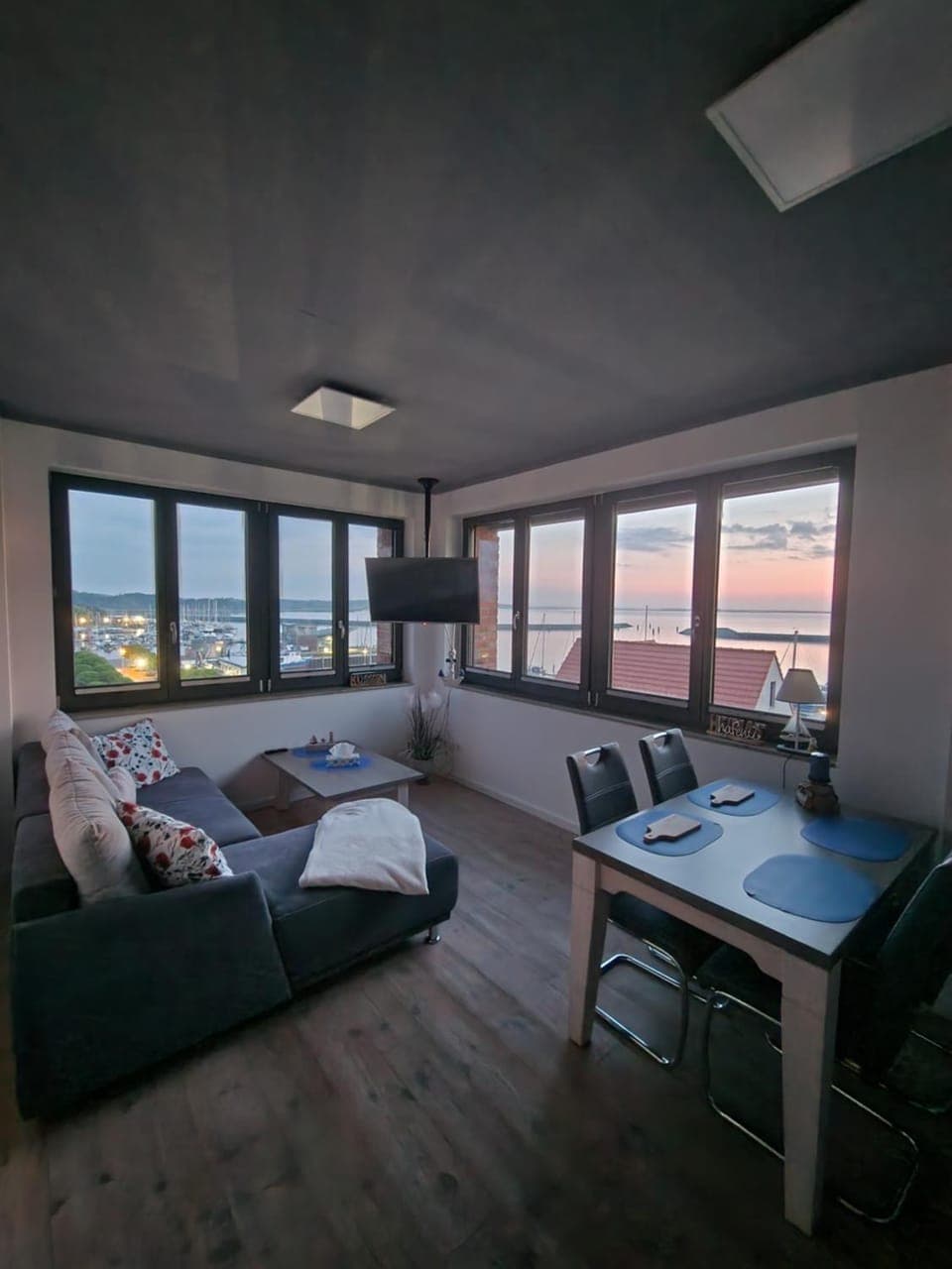 View (from property/room), View (from property/room), Living room, Dining area, Lake view, Lake view, Landmark view, Landmark view, Sea view, Sea view, Sunrise