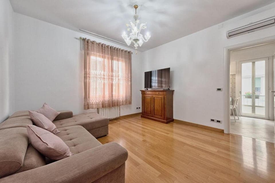 Communal lounge/ TV room, TV and multimedia, Seating area, Evening entertainment