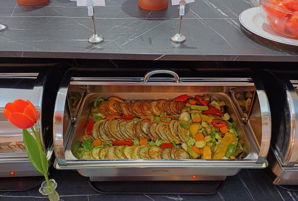 Food and drinks, Food, Buffet breakfast, Lunch, Dinner