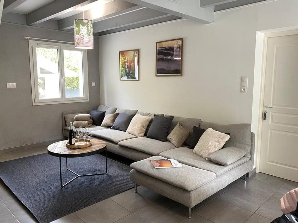 Living room, Seating area