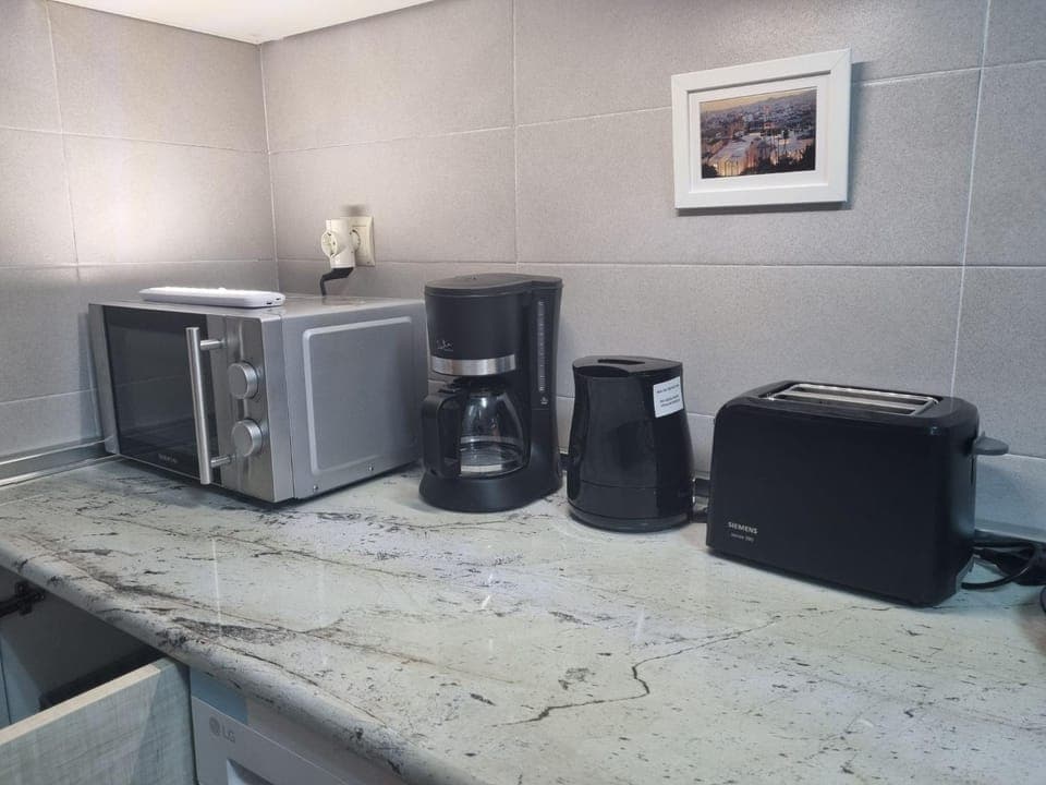 Coffee/tea facilities, microwave, toaster