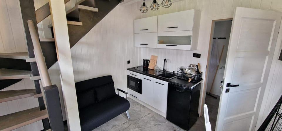 Kitchen or kitchenette, Living room, stove