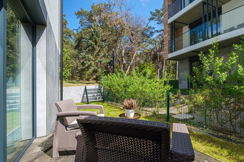 Property building, Patio, Spring, Garden, Garden, View (from property/room), Balcony/Terrace, Balcony/Terrace, Garden view