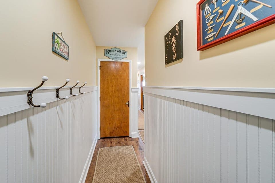 Sandy Oceanfront 2nd FL 1BR with pool at The Riggings Apartment in Kure Beach