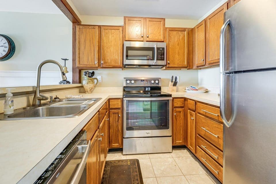 Sandy Oceanfront 2nd FL 1BR with pool at The Riggings Apartment in Kure Beach