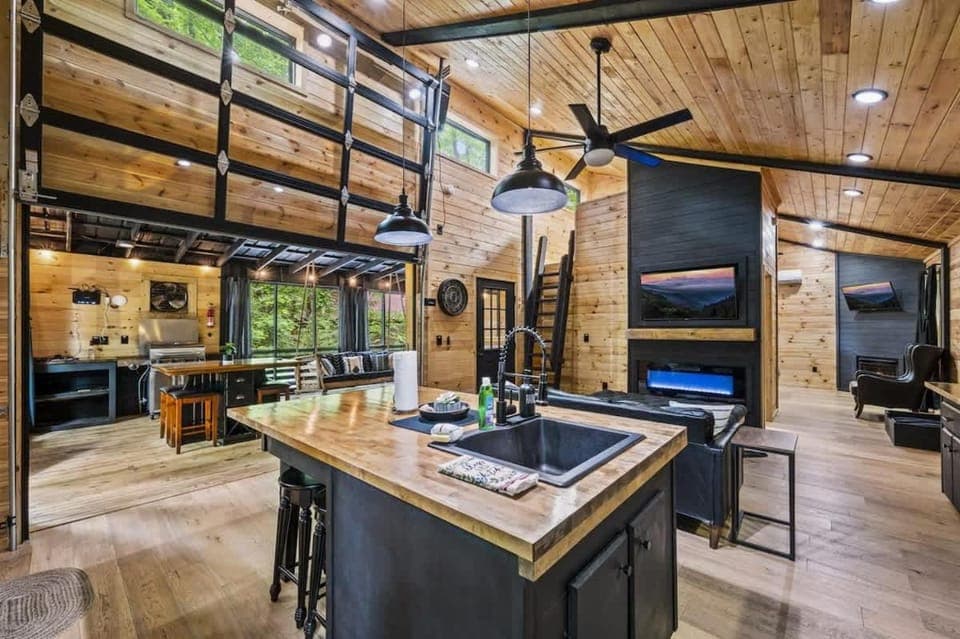 Kitchen or kitchenette, Living room