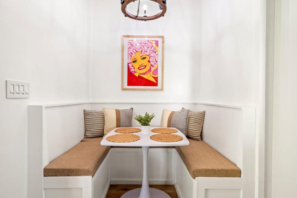 Seating area, Dining area