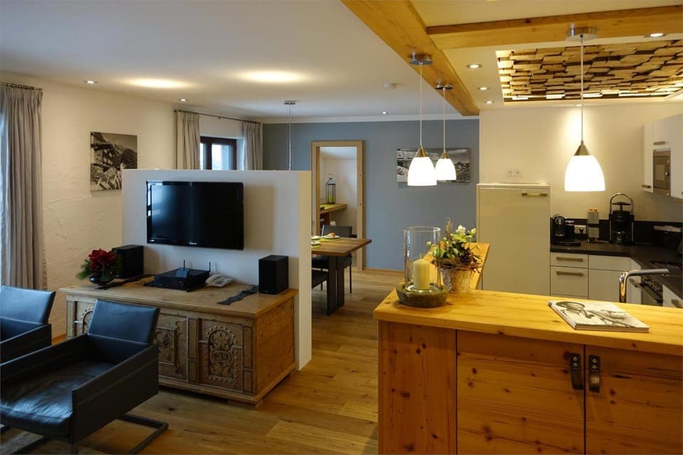 Kitchen or kitchenette, Living room