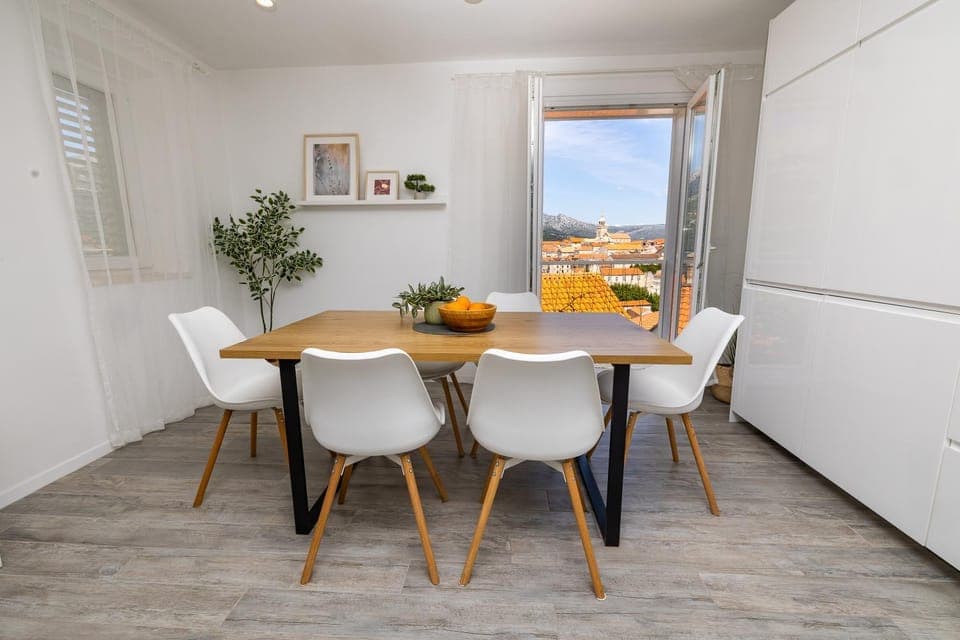 Seating area, Dining area