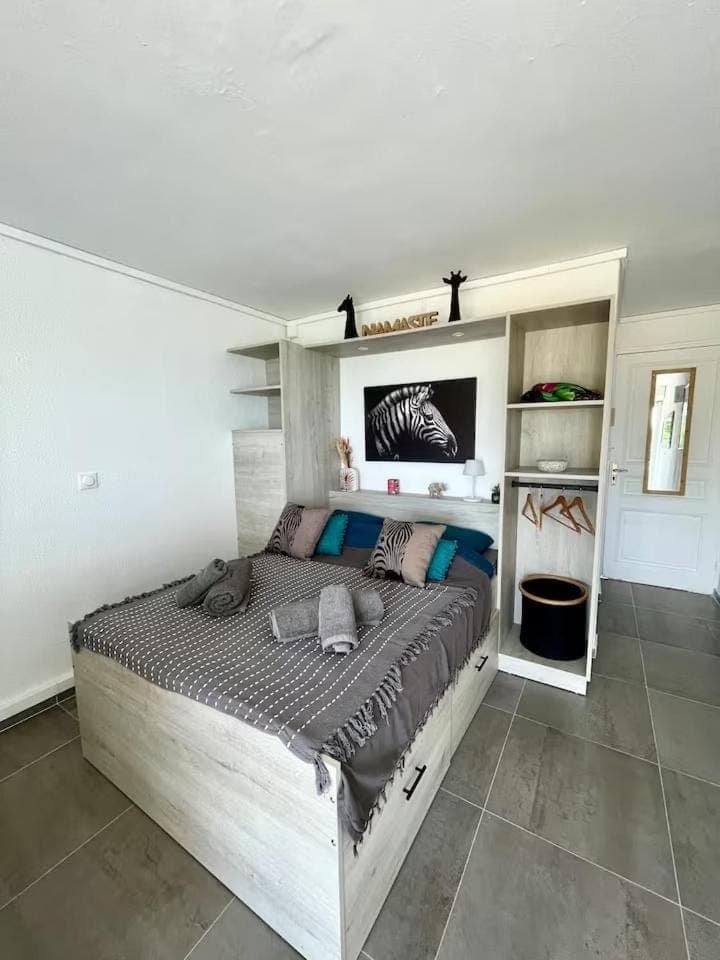 Beau studio- vue mer- Plage à pied Apartment in Les Abymes