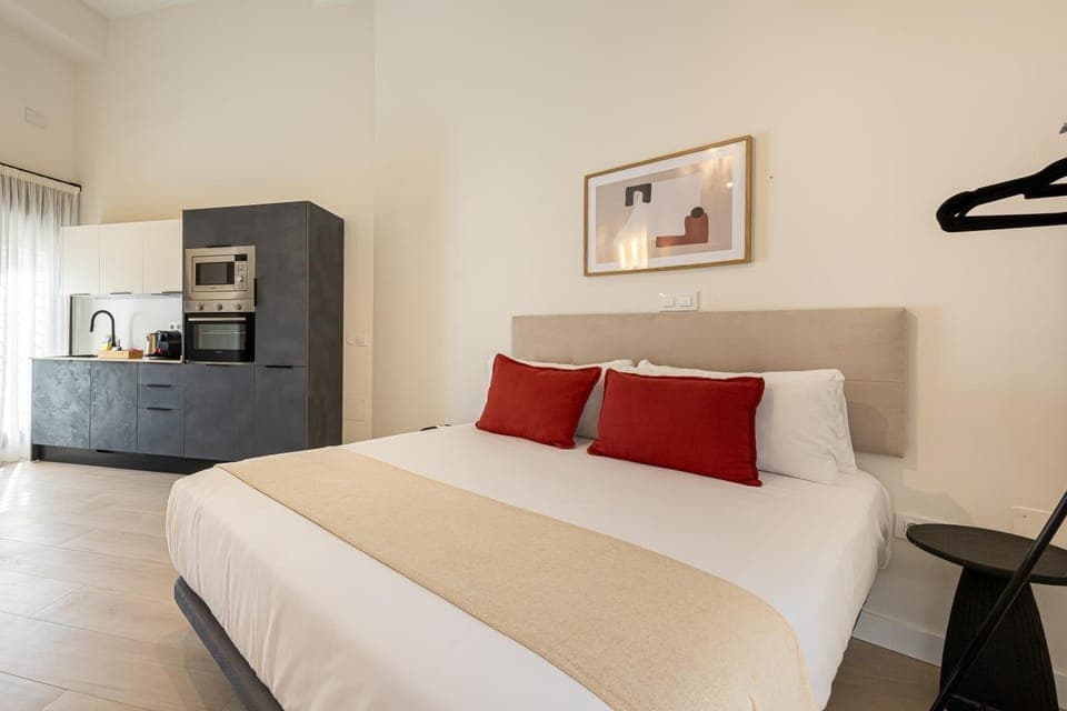 Bed, Kitchen or kitchenette, Photo of the whole room, Bedroom