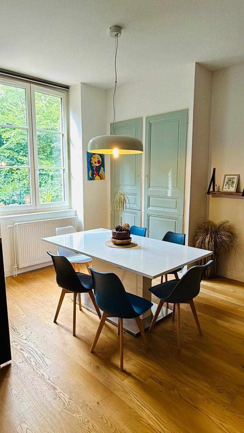 Living room, Seating area, Dining area