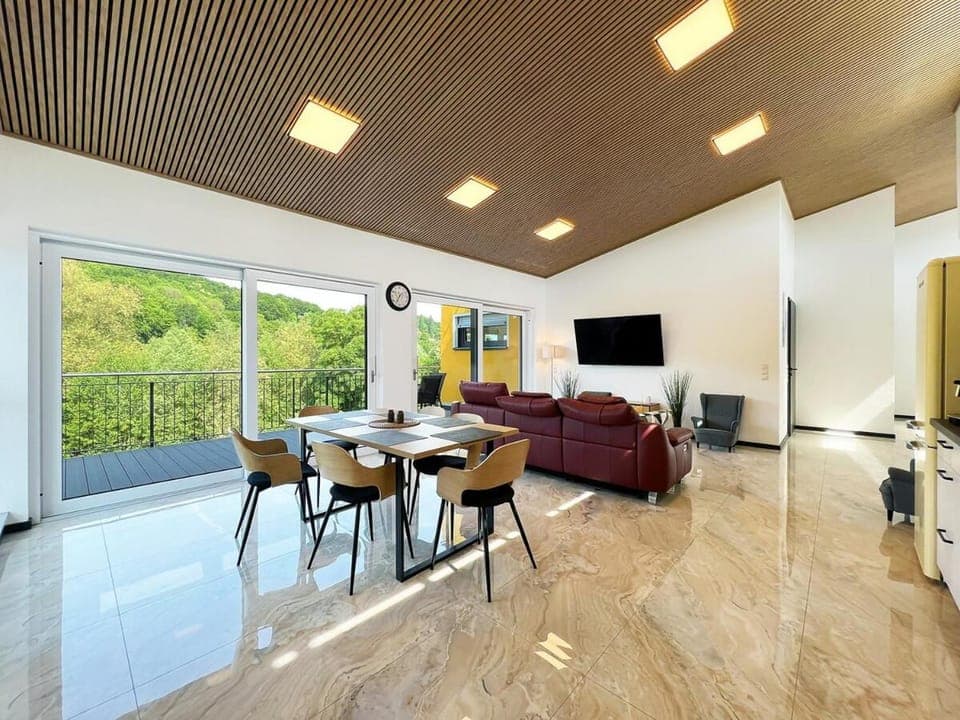 TV and multimedia, Seating area, Dining area