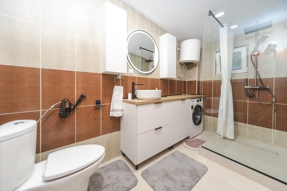 Shower, Bathroom, towels, washing machine