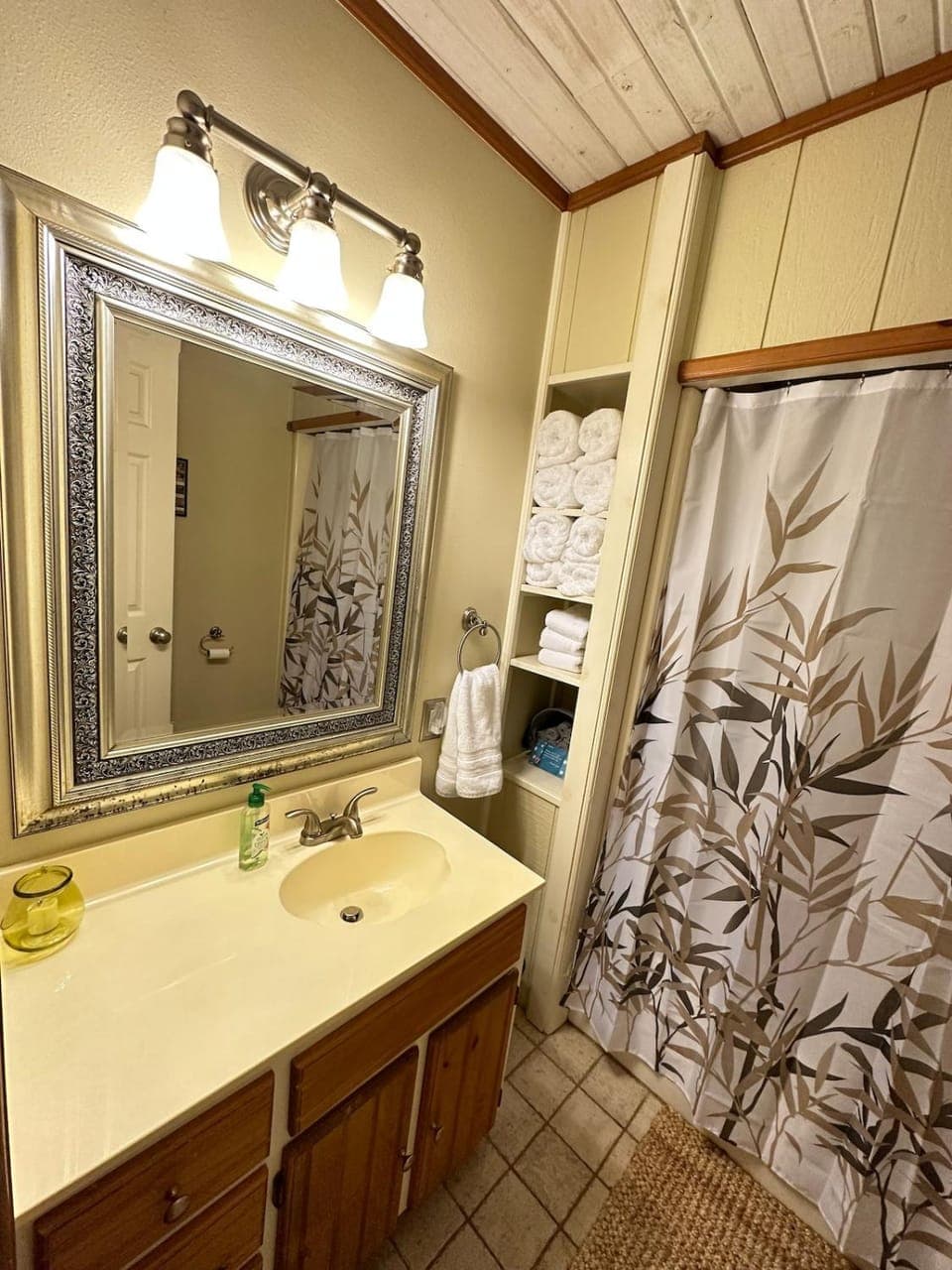 Shower, Bathroom, towels