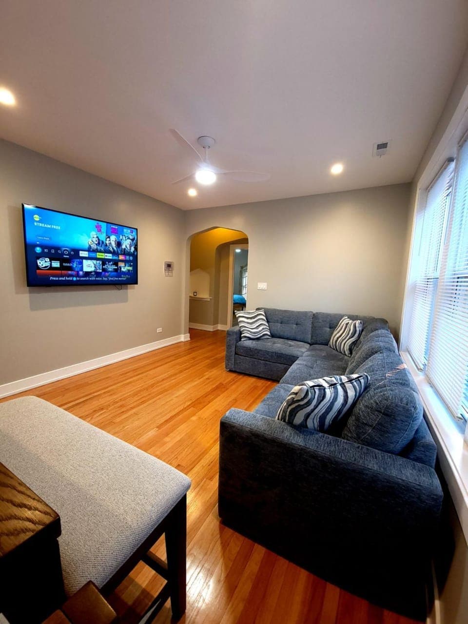 TV and multimedia, Living room, Seating area, Evening entertainment