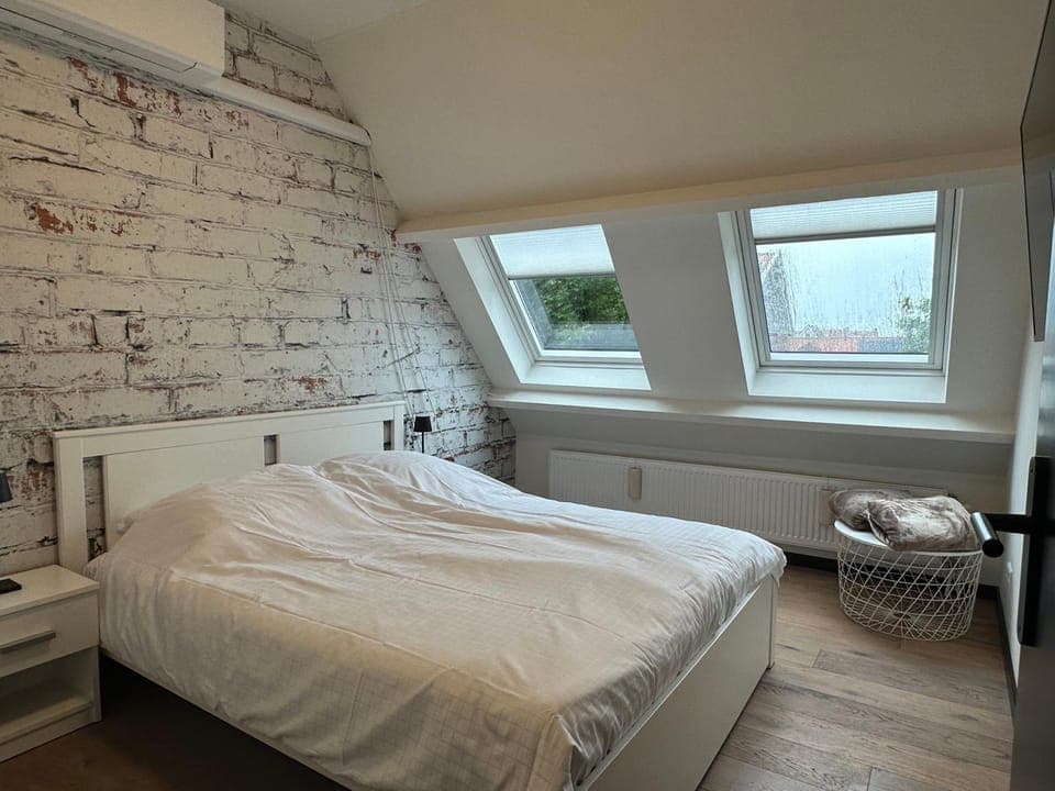 Bed, Bedroom, air conditioner