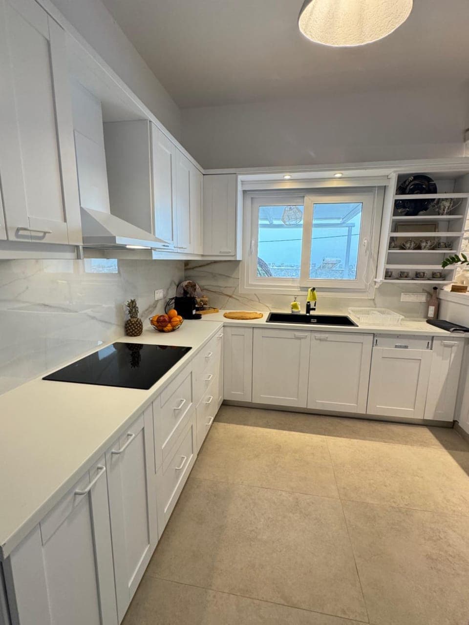 Kitchen or kitchenette, dishwasher, stove