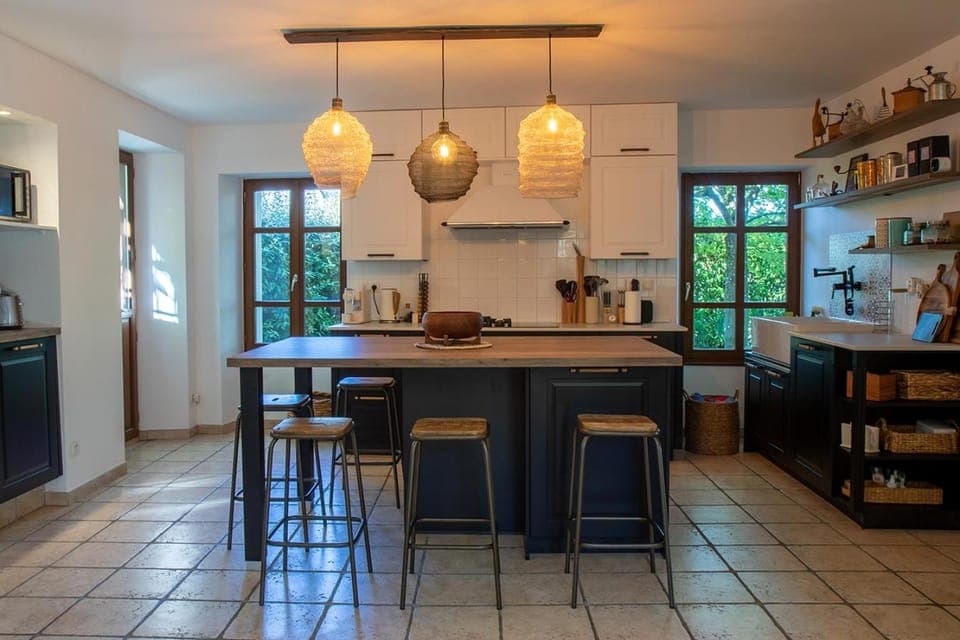 Dining area, dishwasher, microwave, oven, kitchen