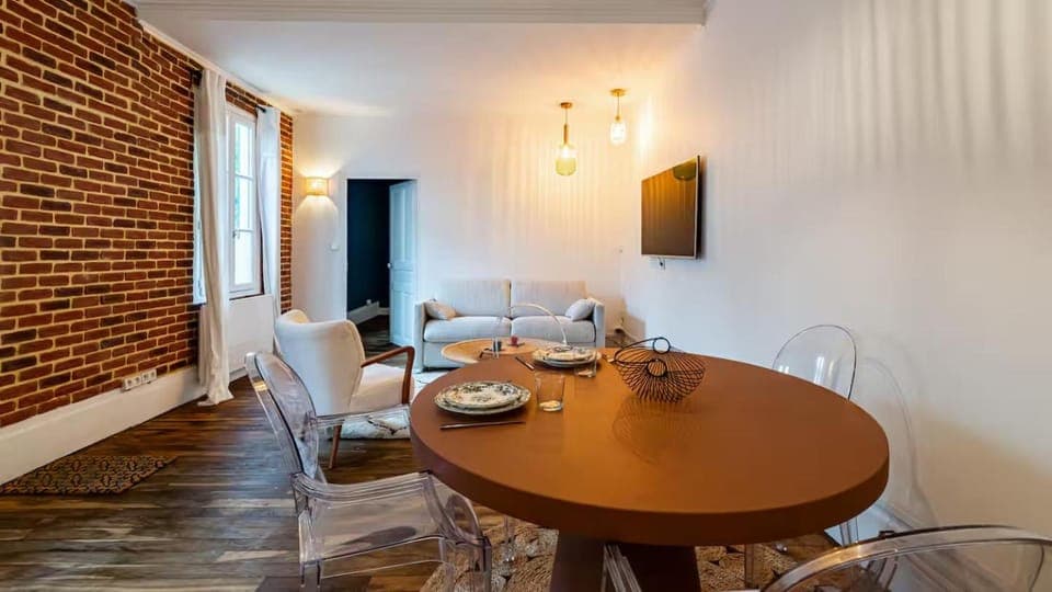 Living room, Seating area, Dining area