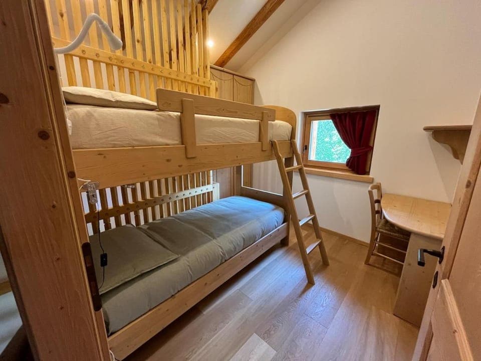 Bed, Photo of the whole room, Bedroom, bunk bed