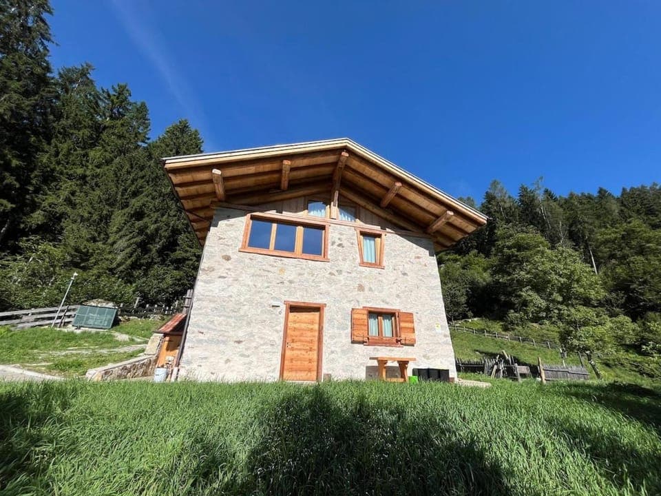 Property building, Day, Natural landscape, Garden, Garden view