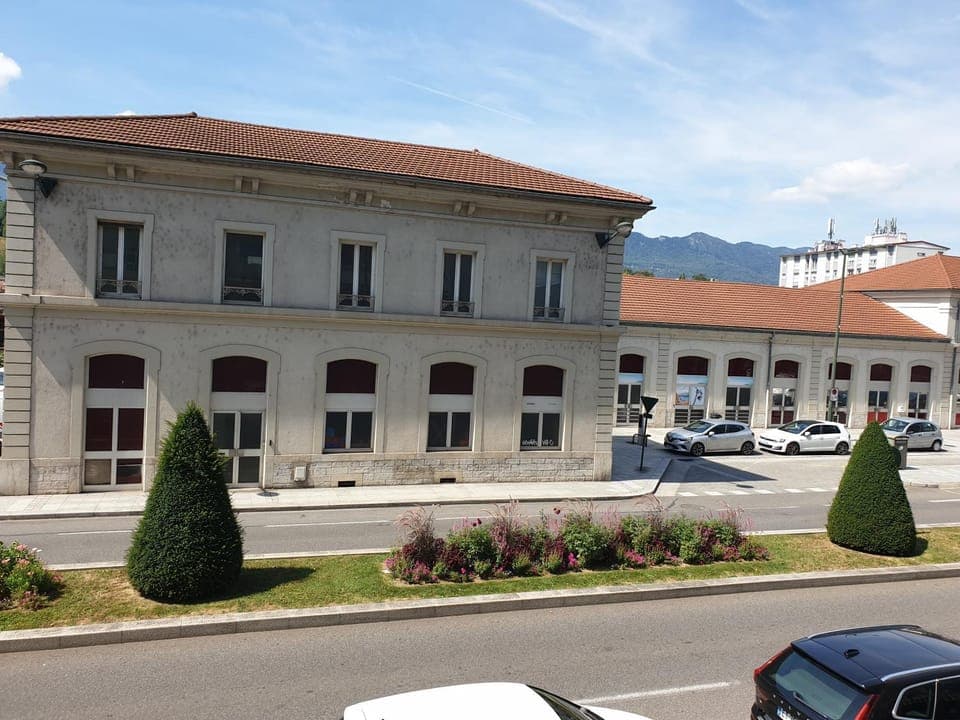 Day, Natural landscape, Location, Parking