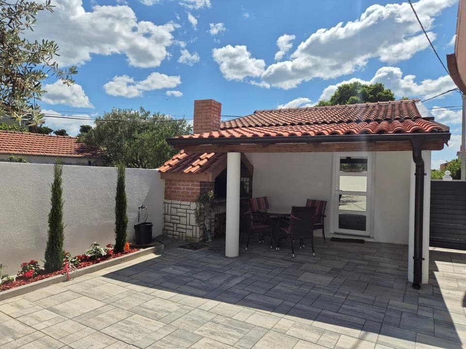 Property building, BBQ facilities, Garden