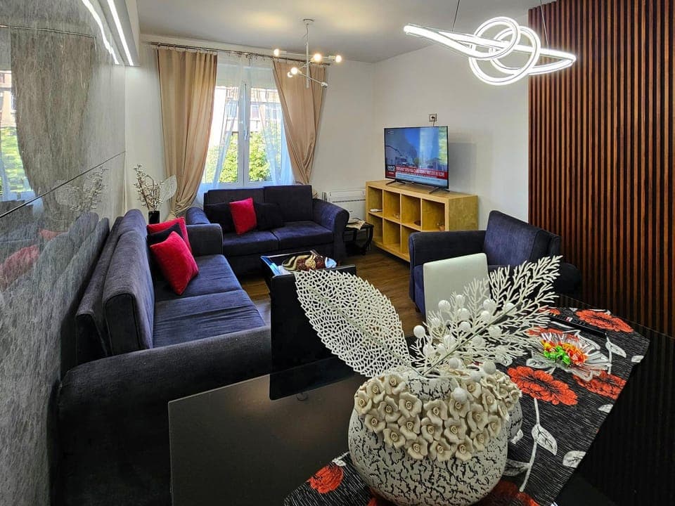 Communal lounge/ TV room, TV and multimedia, Living room, Seating area, Evening entertainment