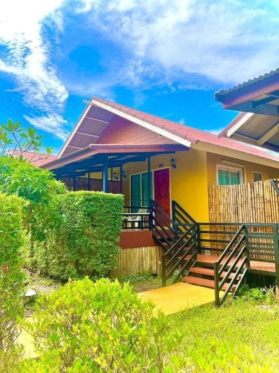 Property building, Spring, Day, Garden, View (from property/room), Balcony/Terrace, Garden view