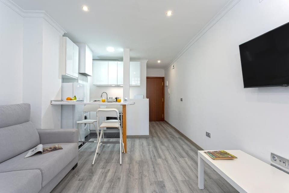 TV and multimedia, Kitchen or kitchenette, Living room, Dining area, oven