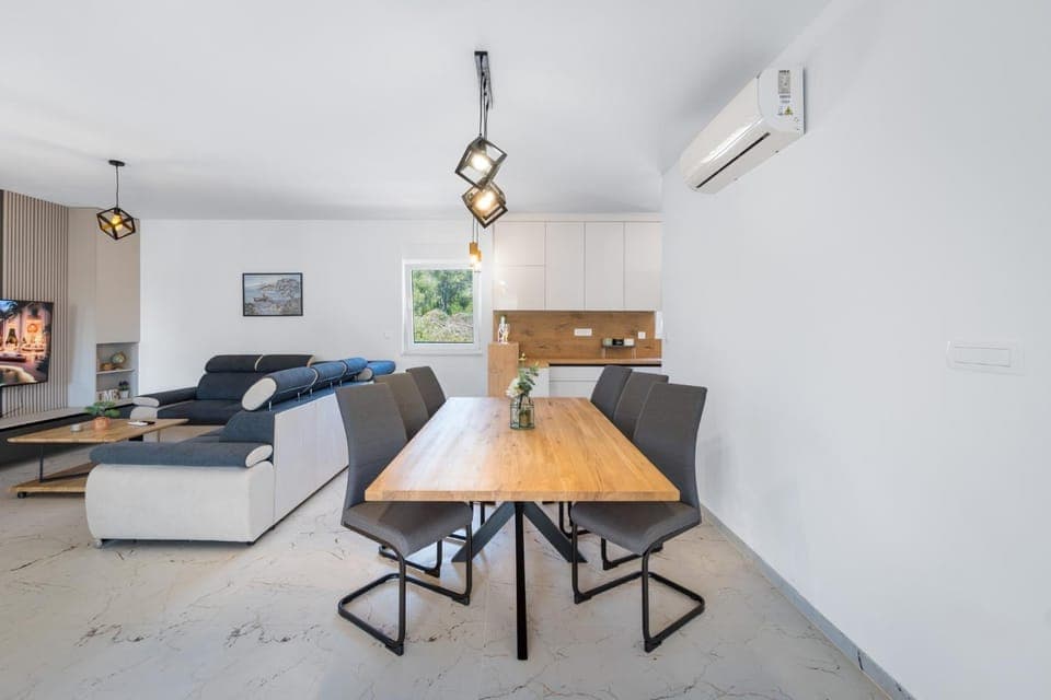 Living room, Seating area, air conditioner