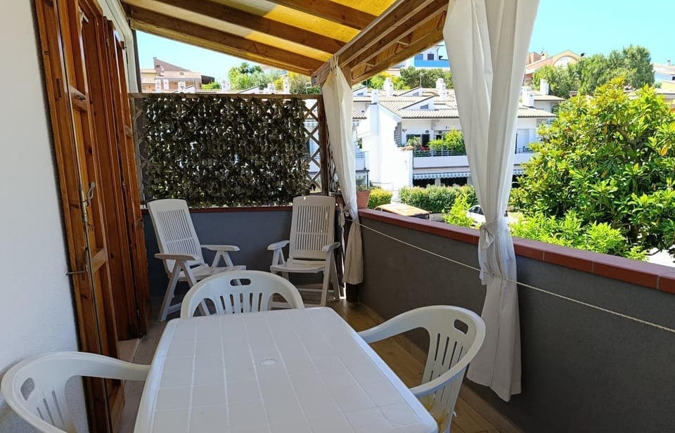 Balcony/Terrace, Dining area, Quiet street view