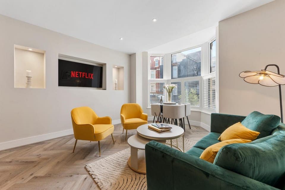 TV and multimedia, Living room, Seating area