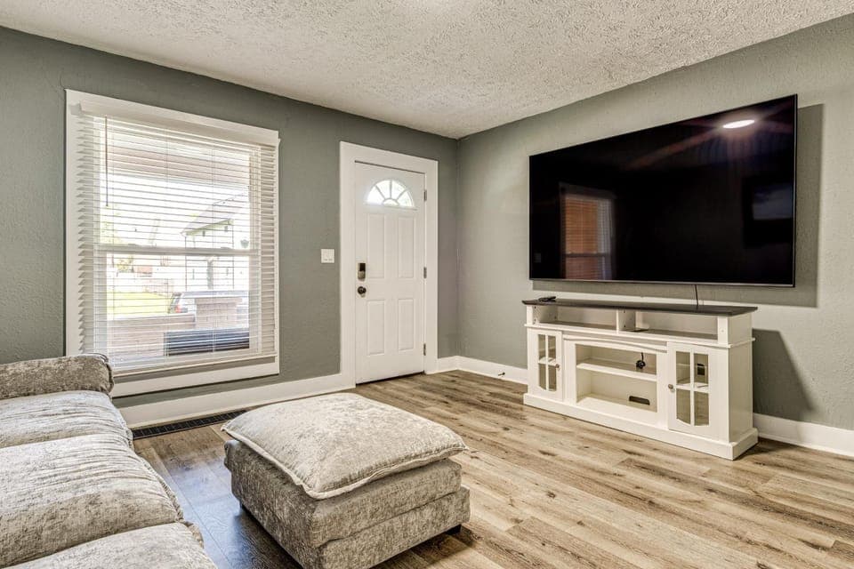 2 Mi to Mass Ave: Convenient Townhome w/ Yard! House in Indianapolis