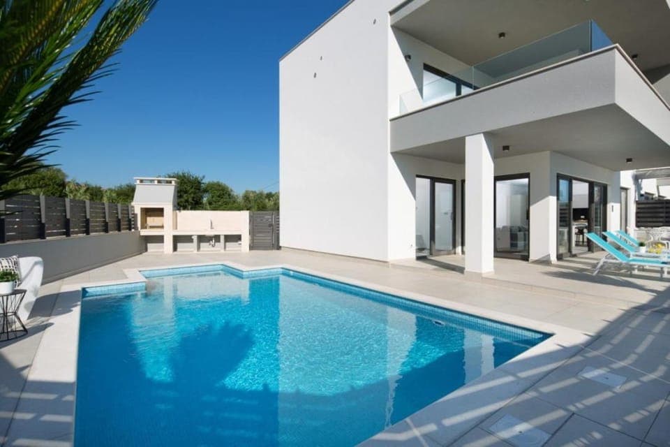 BBQ facilities, Garden, Swimming pool