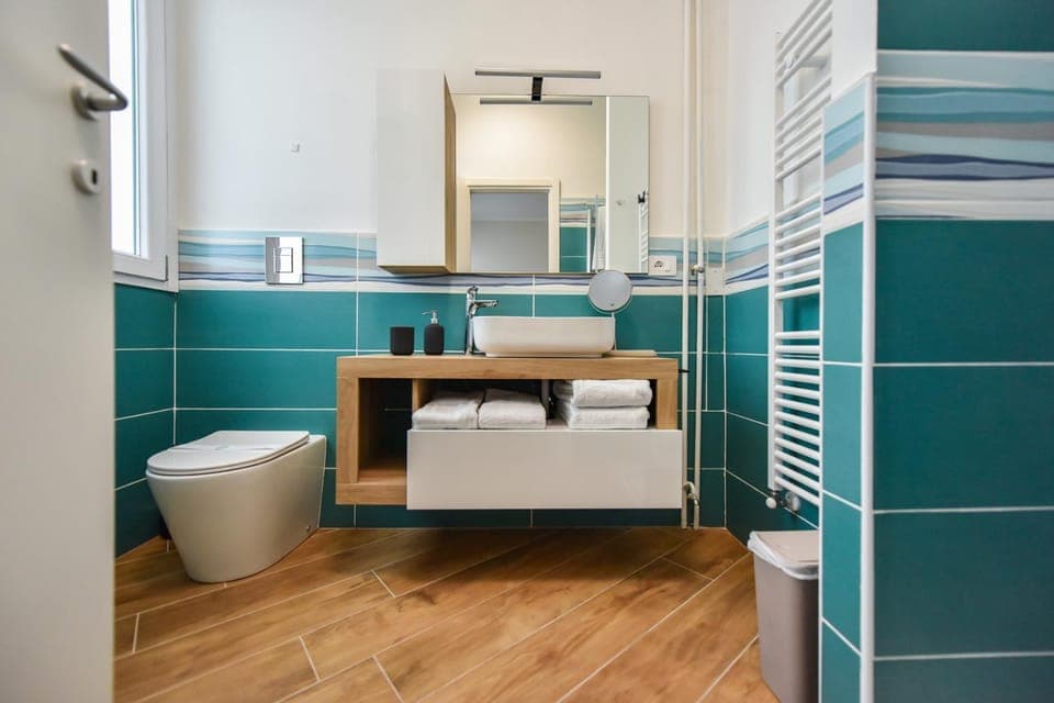 Toilet, Bathroom, towels