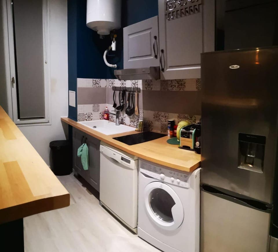 Kitchen or kitchenette, stove, washing machine