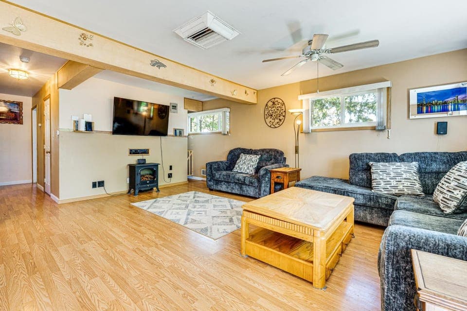 Near Family-Friendly Attractions Northglenn Home! House in Northglenn