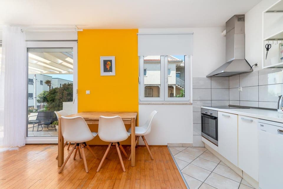 Kitchen or kitchenette, Dining area, dishwasher, oven, stove