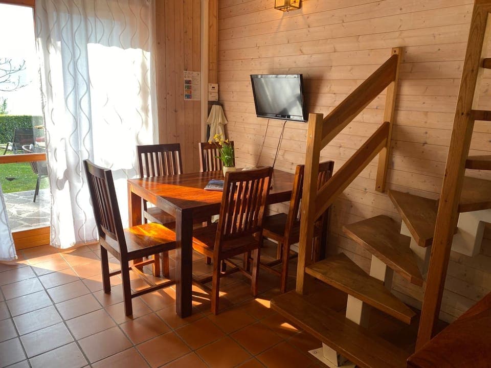 TV and multimedia, Living room, Dining area, Garden view