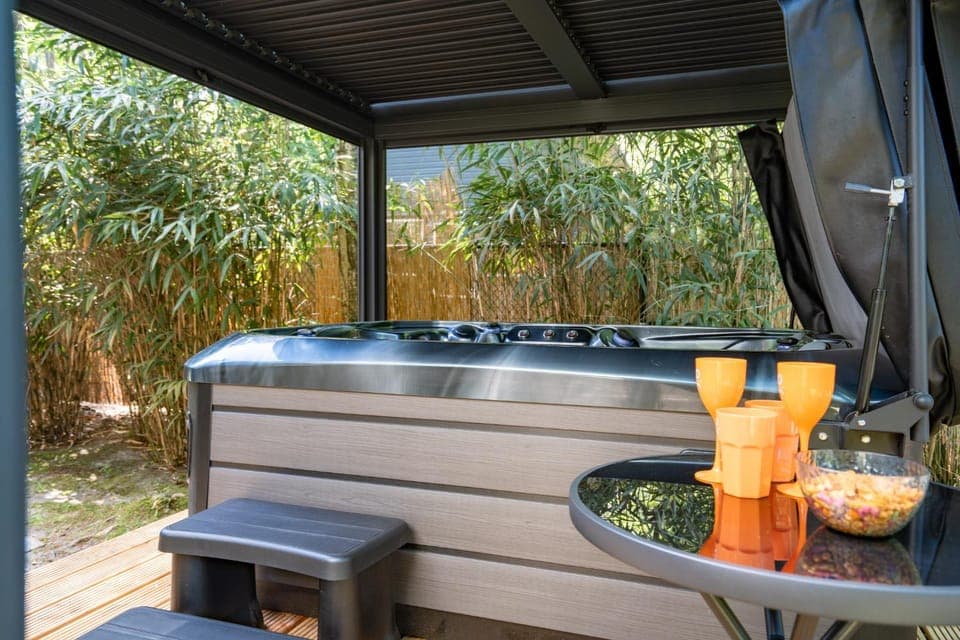 Natural landscape, Garden, Hot Tub, Garden view